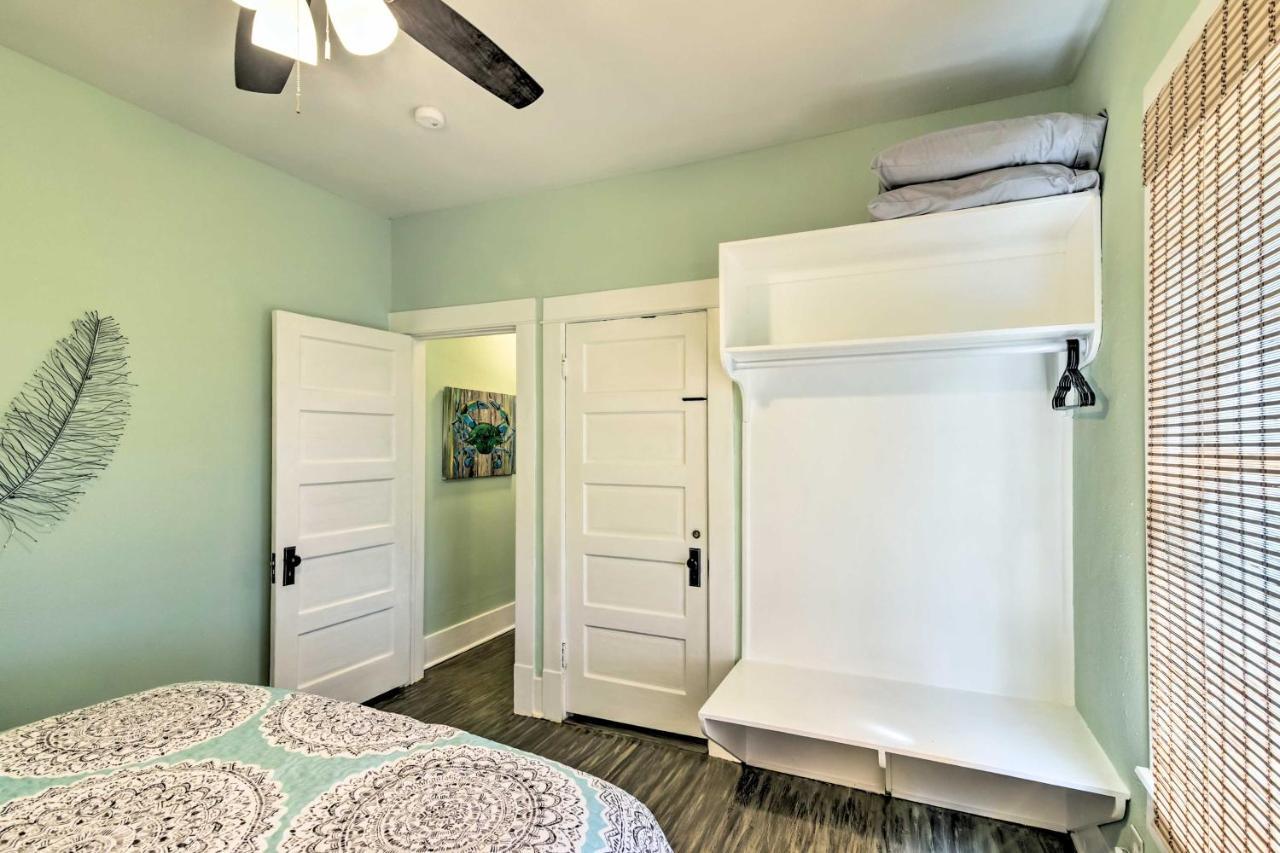 Quaint Galveston Vacation Home - Central Location! Exterior photo