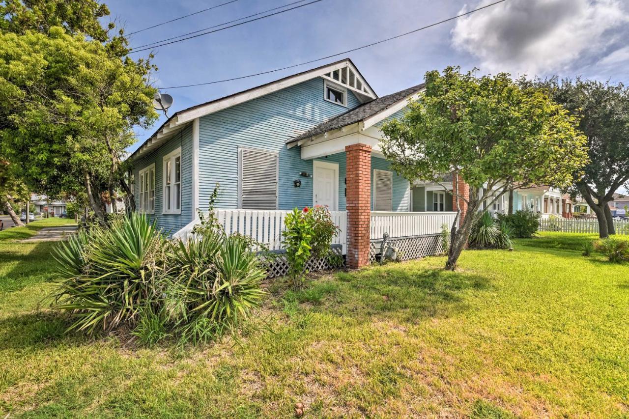 Quaint Galveston Vacation Home - Central Location! Exterior photo